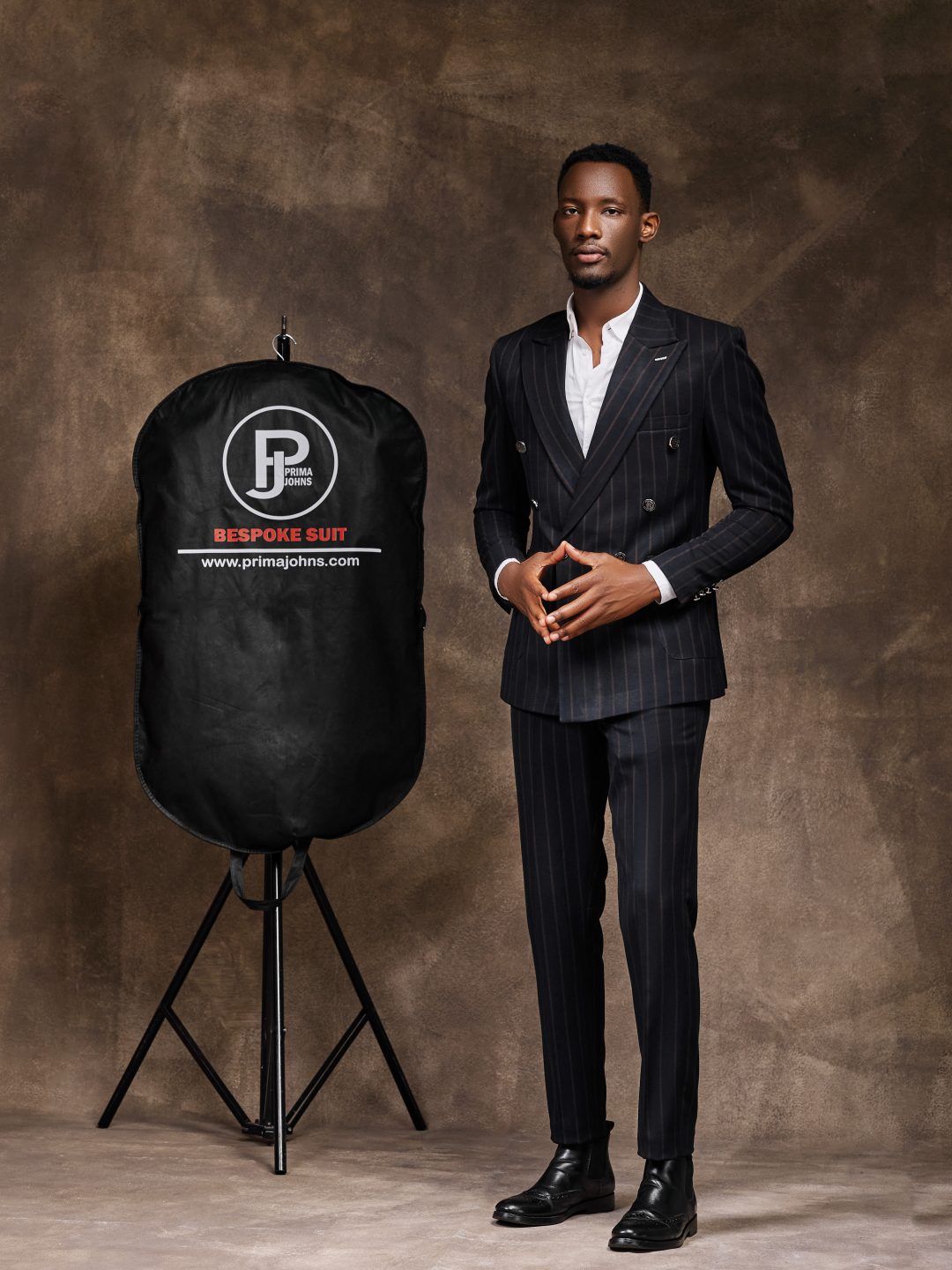 DEEP NAVY PINSTRIPED DOUBLE-BREASTED SUIT